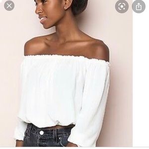 OFF THE SHOULDER BRANDY MELVILLE TOP